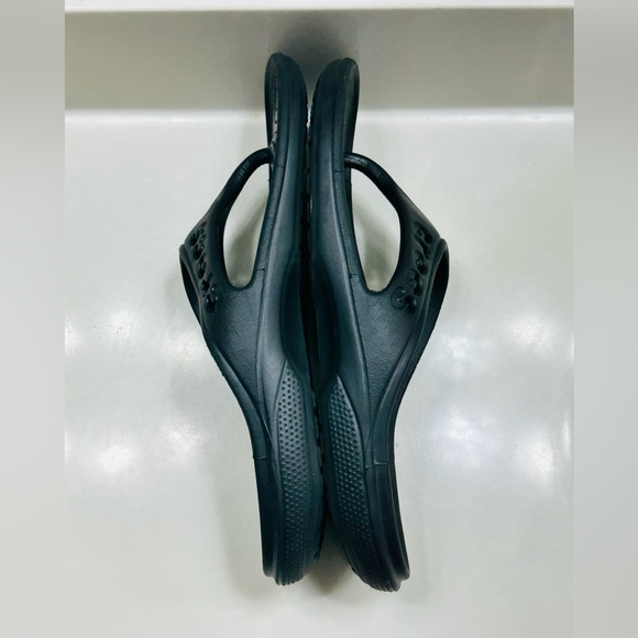 😃SOLD😃 CROCS Men’s Black Thong Flip Flops Sz M/ 12 - Picture 6 of 7